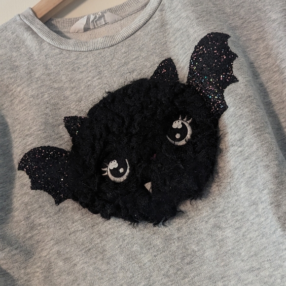 H&M fuzzy sparkly bat sweatshirt size 8-10 - Picture 3 of 3